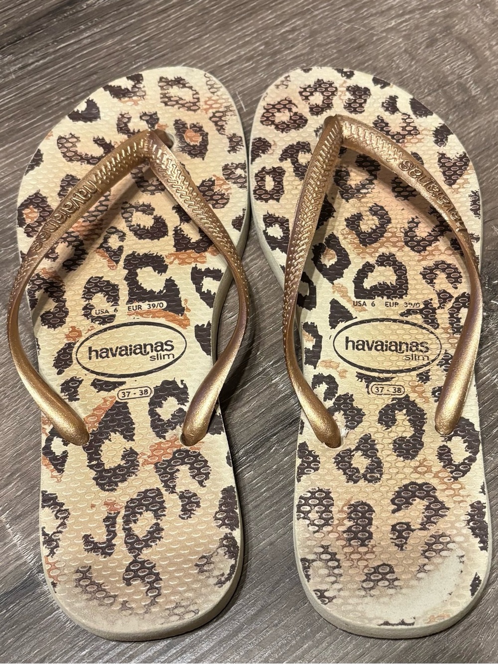 Havaianas Slim Leopard Print Flip Flops with Metallic Gold Straps Size 6